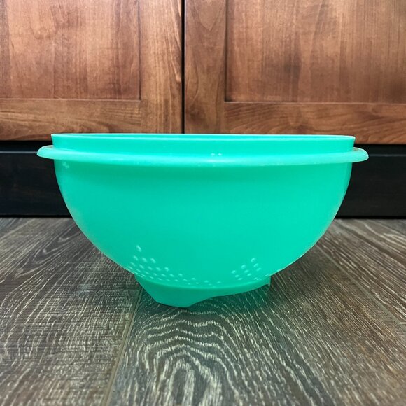 Tupperware Colander/Strainer with Lid - Picture 9 of 12